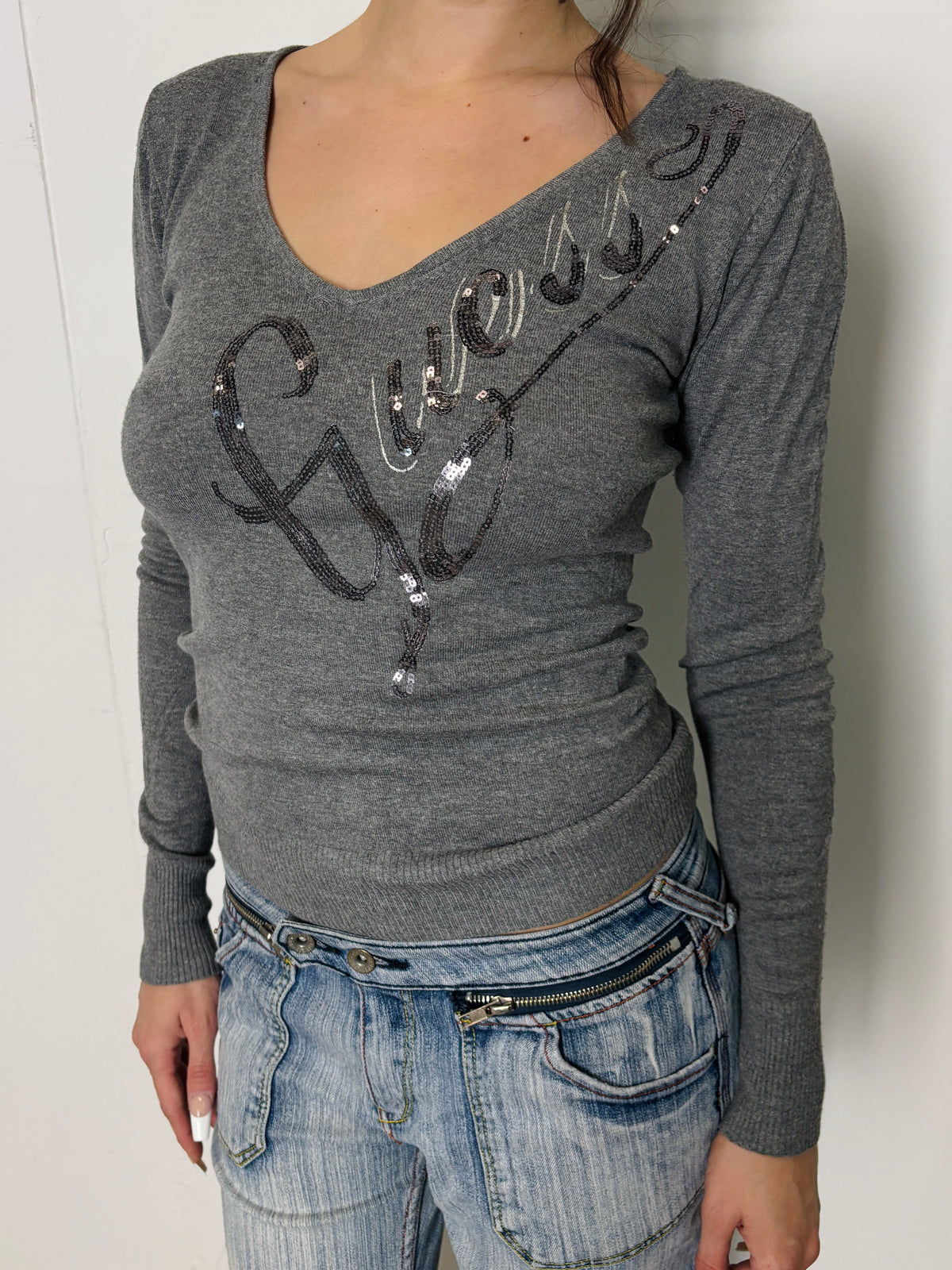 GUESS v-neck sweater