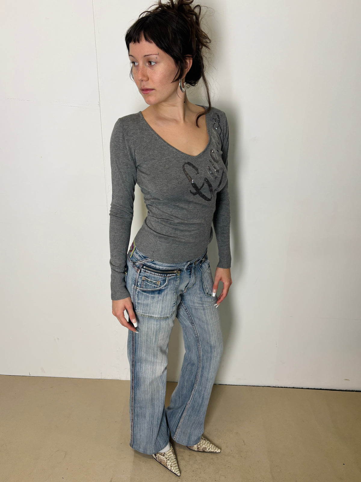 GUESS v-neck sweater