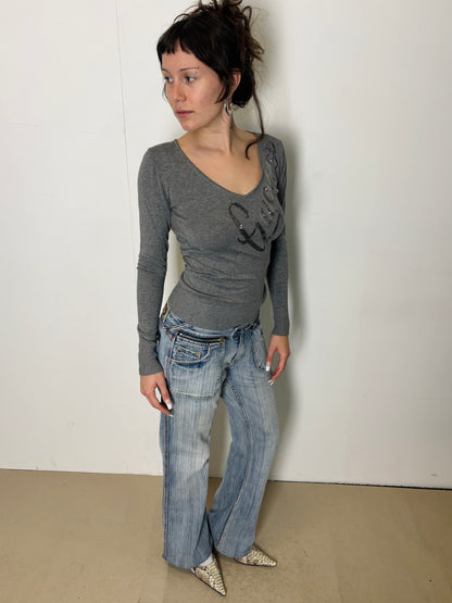 GUESS v-neck sweater