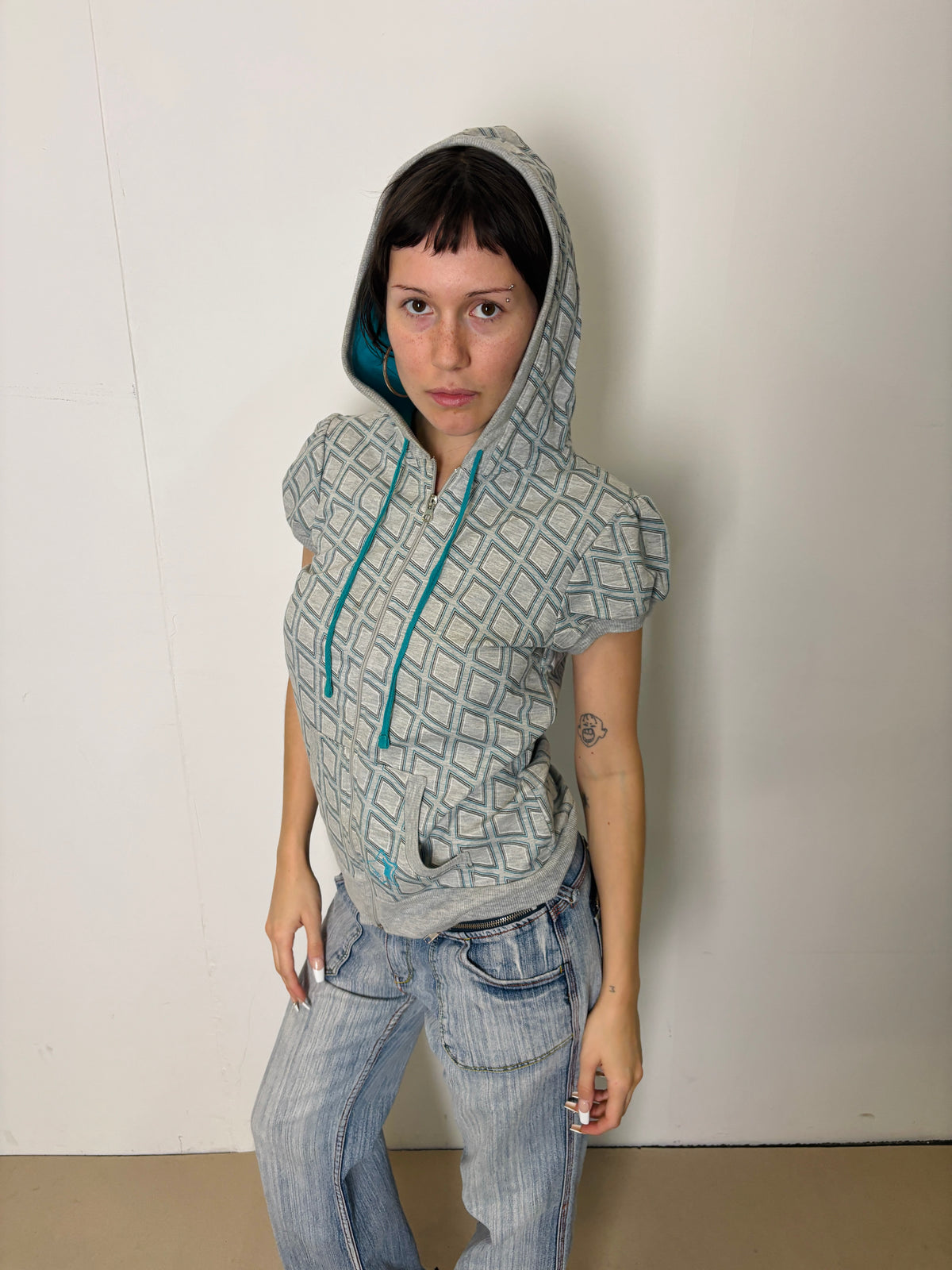 hooded grey sweat zipper